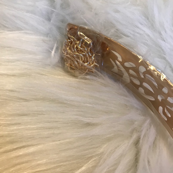 NWT Ladies Yellow Gold Adjustable belt - Picture 4 of 5